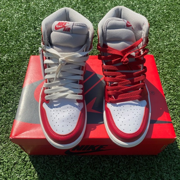 Air Jordan 1 ‘Newstalgia Chenille’
Size 6y 
9/10 Condition 
Buy Now $100 - Picture 3 of 7